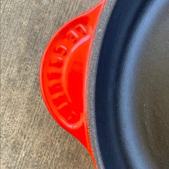 Le Creuset 23 Red Cast Iron Skillet - Picture 4 of 5